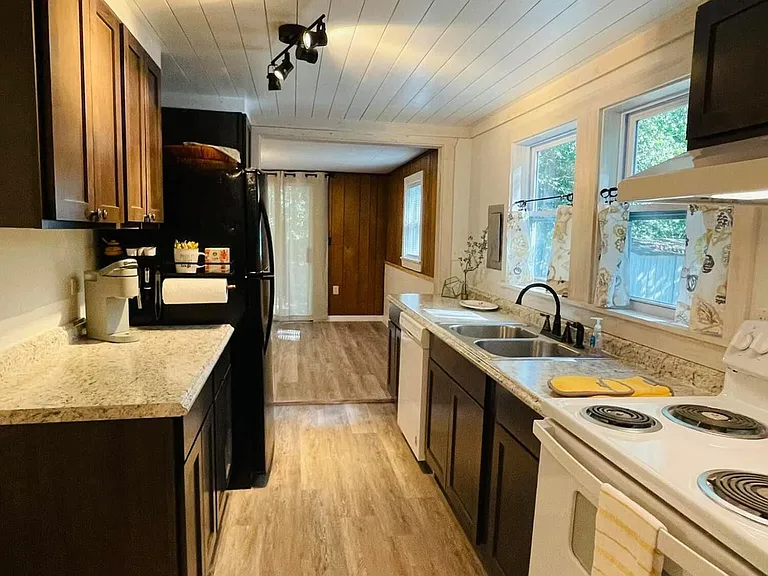 38 Lincoln Ave — Photo 9