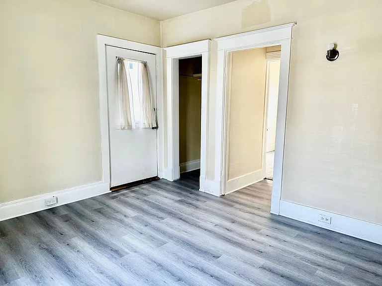 647 W Lexington Ave #C — Photo 11