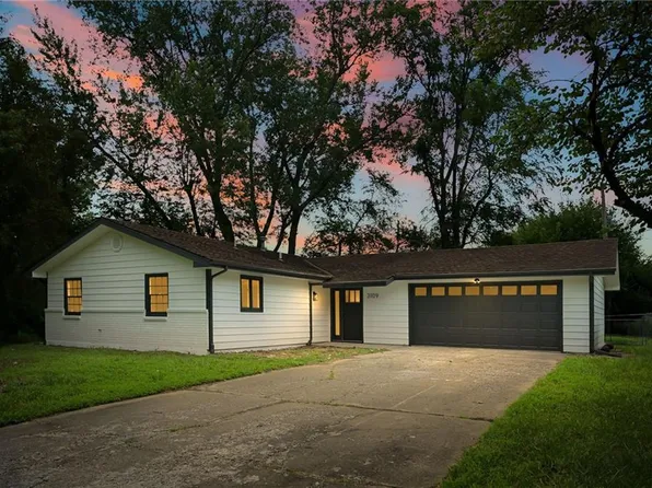 3109 W 19th St, Lawrence, KS 66047