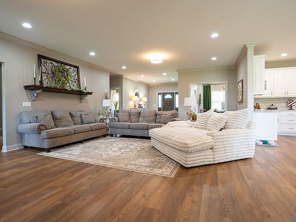 5th image of 34 Ivy Ln