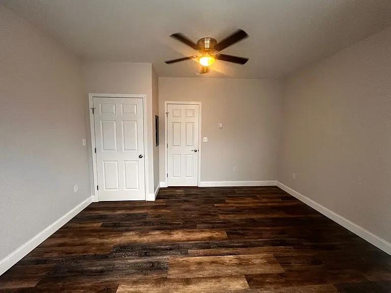 137 S Main St — Photo 12