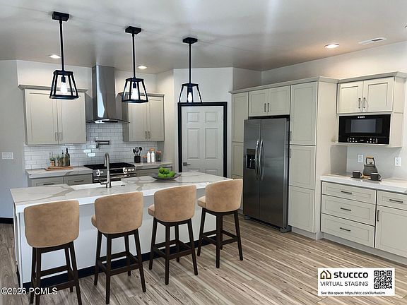 4th image of 160 S 200 W