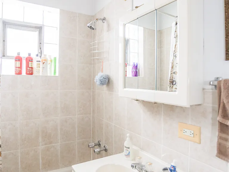 2463 W Gunnison St #3 — Photo 3