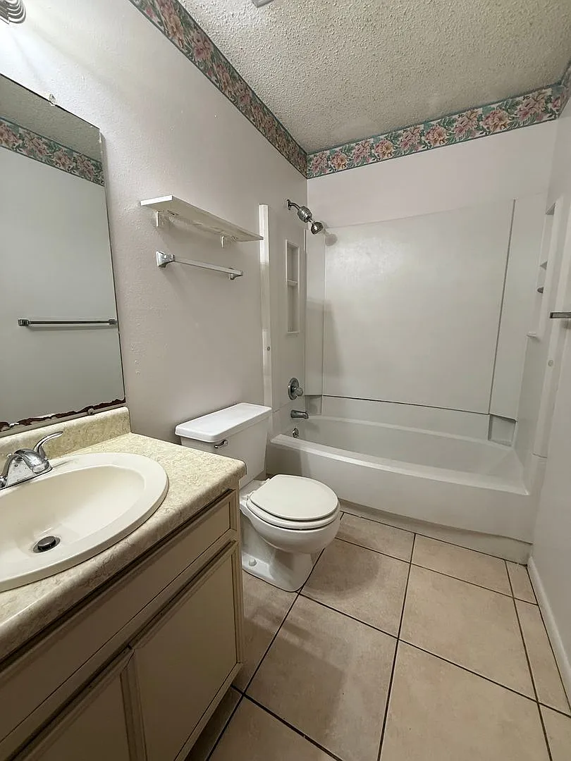 Classic Manor Townhouse — Photo 2