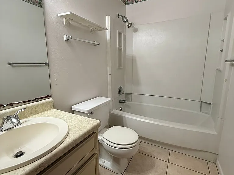 117 Classic Ct — Photo 2