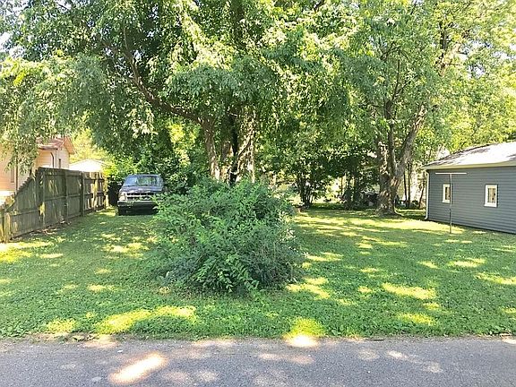 4th image of 2200 Ravenswood Dr