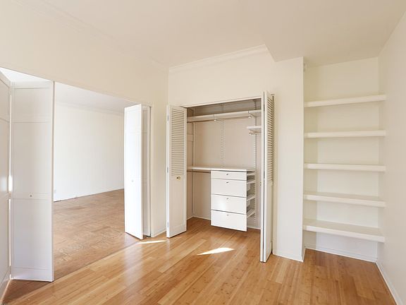 4th image of 3251 Sacramento St