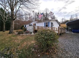 1550 Flippin Rd, Mount Airy, NC 27030