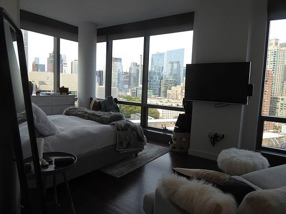 3rd image of 200 W 67th St APT 12D