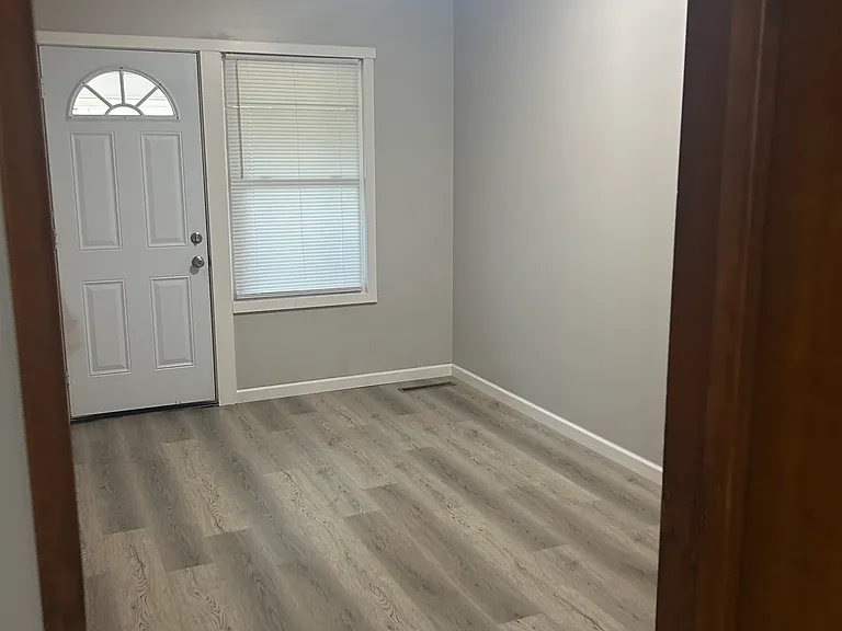 1950 E Hanthorn Rd #3 — Photo 8