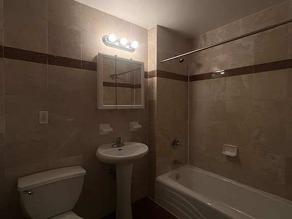5th image of 609 E 11th St APT 1C