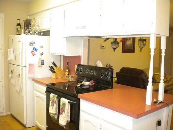 3rd image of 4400 Lakeview Dr