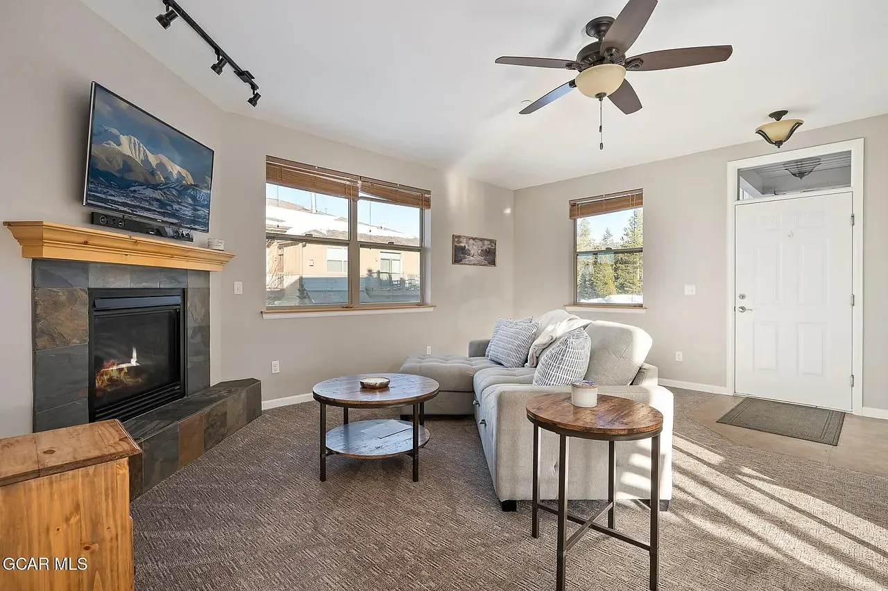 2 bed, 1204 sqft, $2,550 — Photo 3