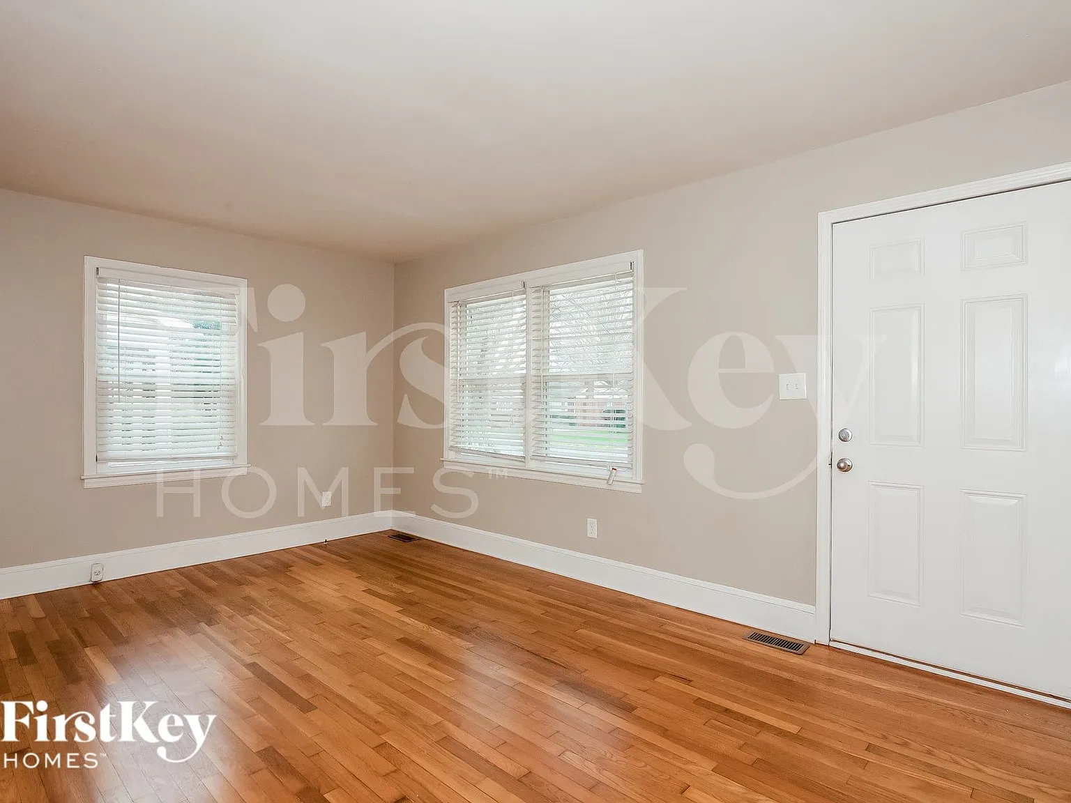 3 bed, 1.0 bath, 980 sqft, $1,525 — Photo 3