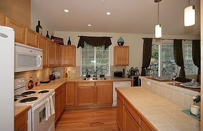 2nd image of 3733 S Holly Park Dr
