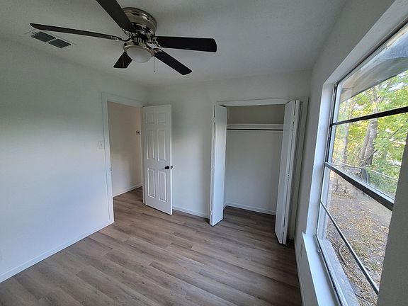 4th image of 139 Ferris Ave