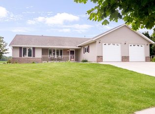 875 Odawa Cir, Kewaskum, WI 53040