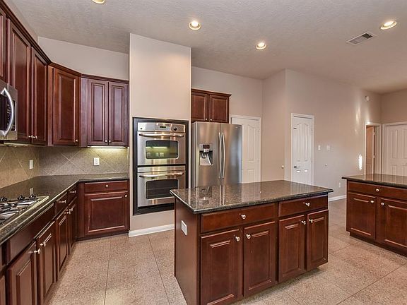 2nd image of 1703 Davison Ct