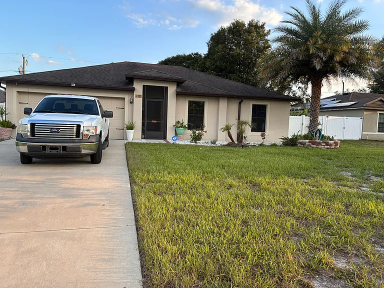 2901 Beckwith St — Photo 1