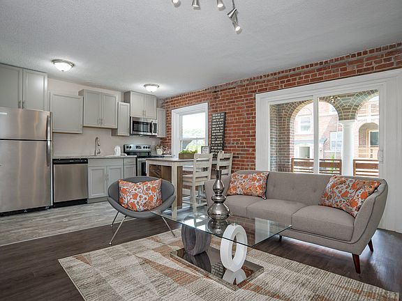 2nd image of 524 Maple Blvd APT 4