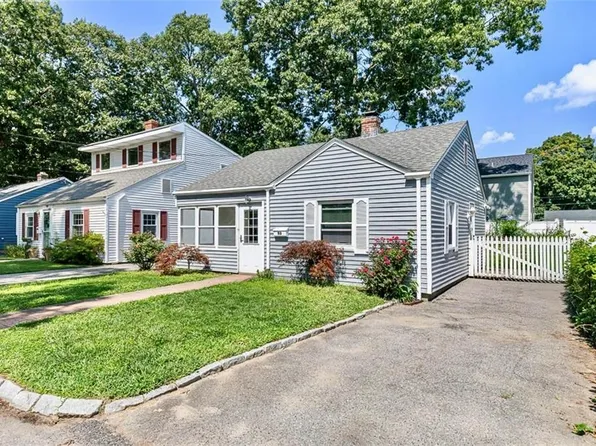 93 Pine Crest Dr, East Providence, RI 02919