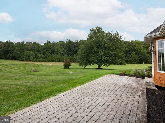 4th image of 960 Teeter Rd