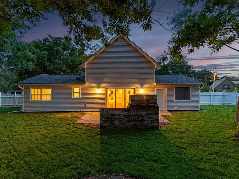 817 N Lakeside Dr — Photo 48