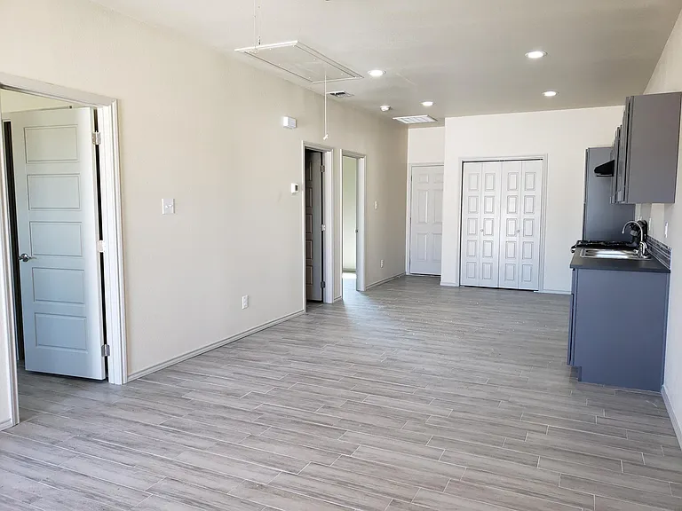 210 Crestview Ln — Photo 6