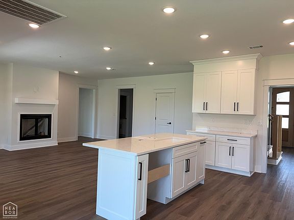3rd image of 4404 Valencia Cv