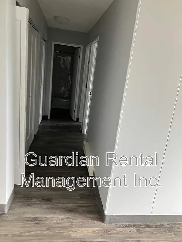3 bed, 1.0 bath, $1,000 — Photo 3