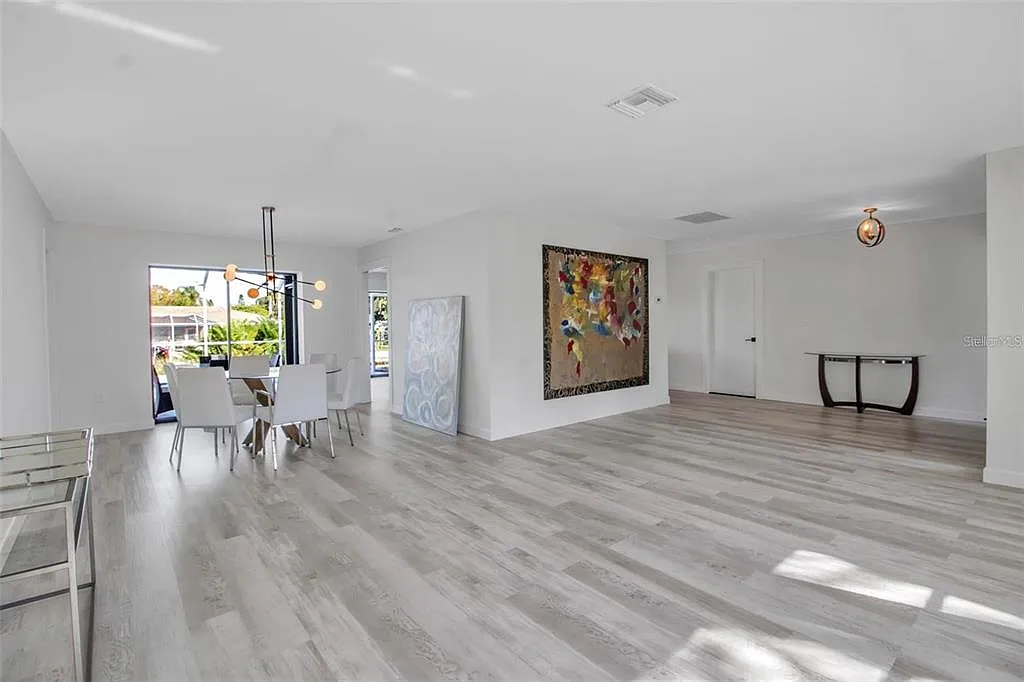 3 bed, 2.0 bath, 1995 sqft, $7,000 — Photo 4