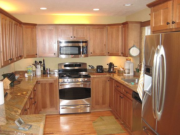 3rd image of 256 Woodland Dr