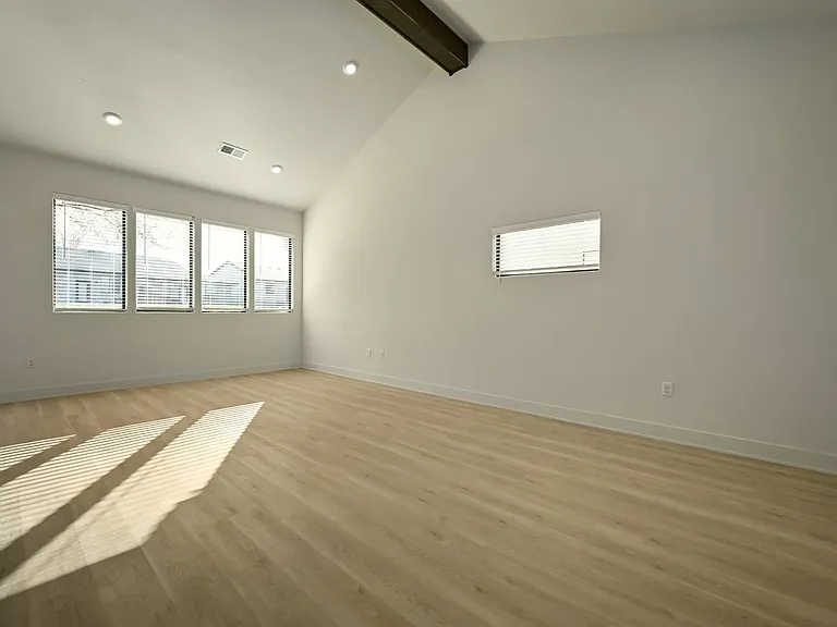 212 E Maplewood Ln — Photo 11