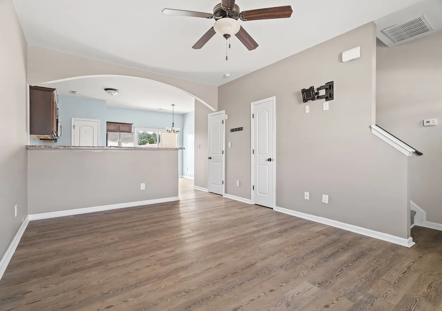 Coastal Living Meets Convenience — Photo 4