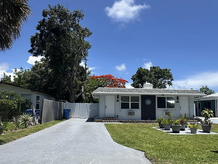 119 Sunrise Ave #A — Photo 1