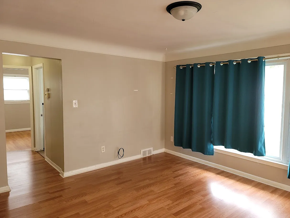 3 bed, 1.5 bath, 1000 sqft, $1,665 — Photo 2