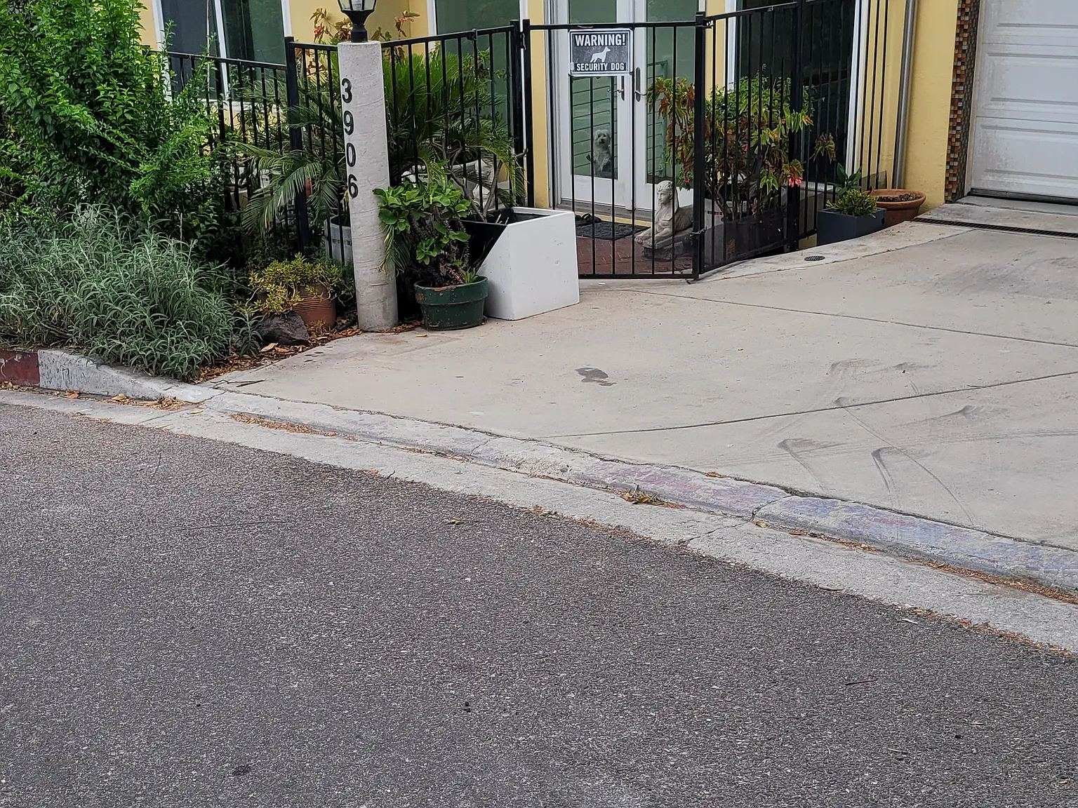 5 bed, 4.5 bath, 5200 sqft, $8,950 — Photo 2