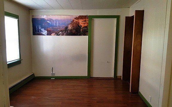 4th image of 10008 S Moody Ave