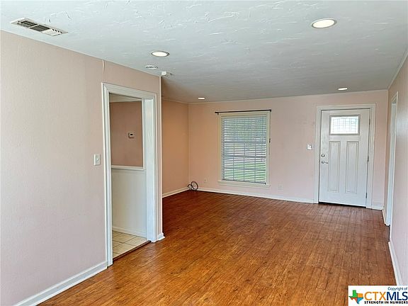 5th image of 1303 E Warren Ave