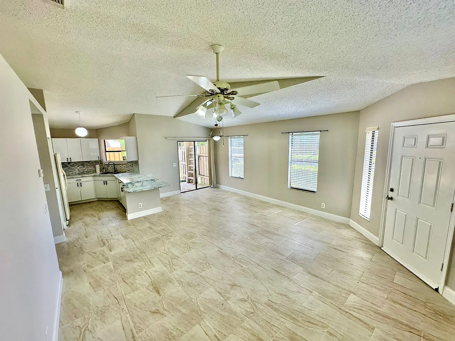 2 bed, 1400 sqft, $1,870 — Photo 3