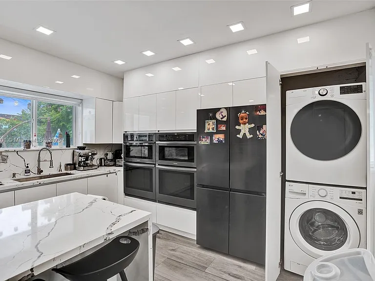 3784 Sheridan Ave — Photo 33