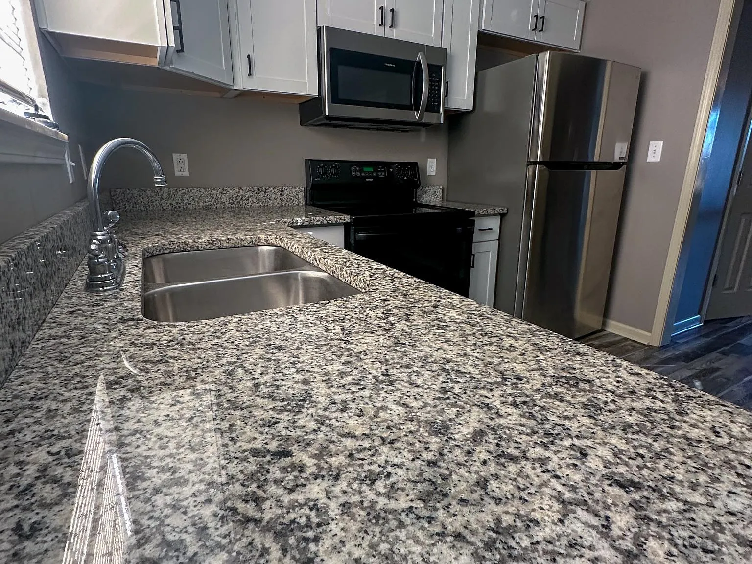 2 bed, 1.5 bath, 1100 sqft, $1,200 — Photo 3