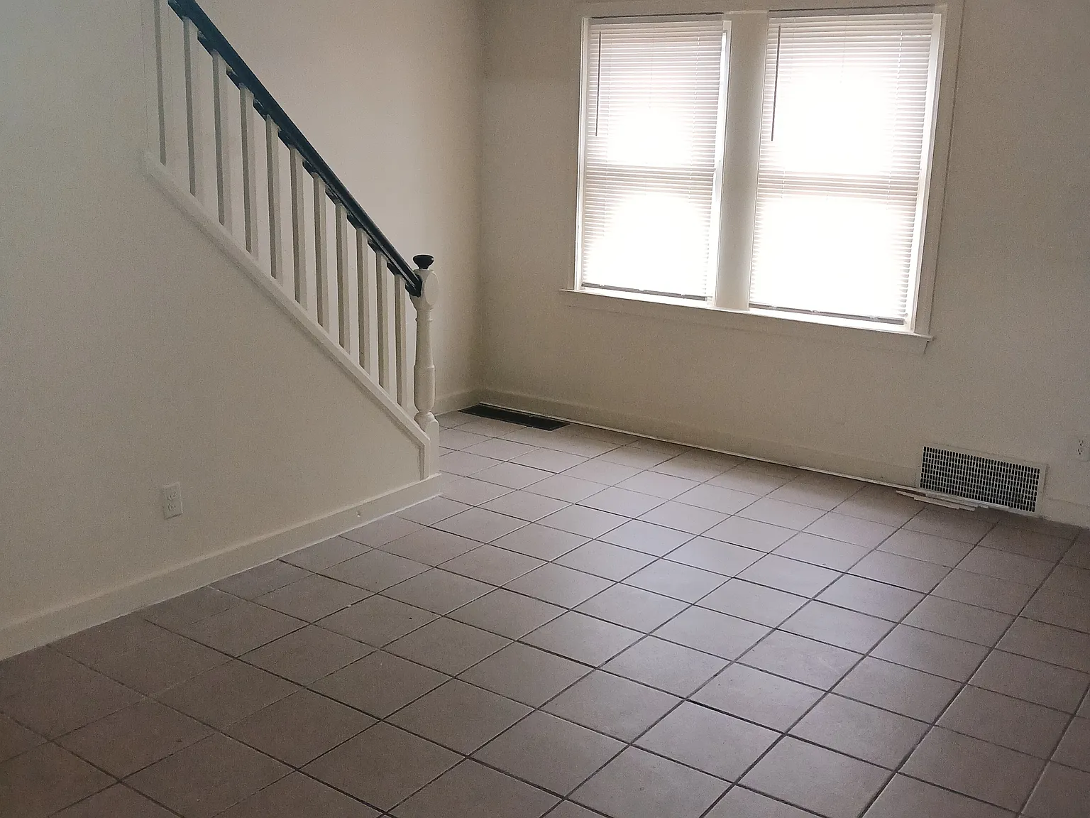 2 bed, 1096 sqft, $1,650 — Photo 2