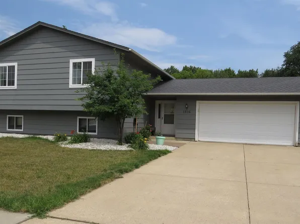 1516 E Keystone Dr, Brandon, SD 57005