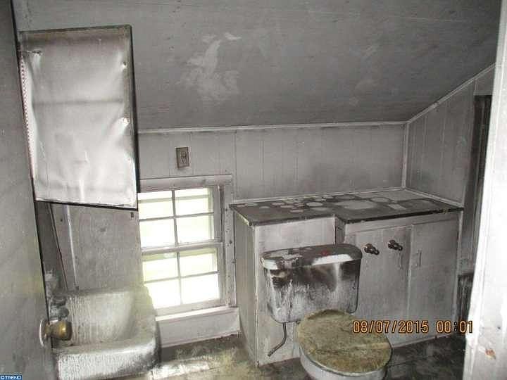 2nd image of 131 Oregon Ave