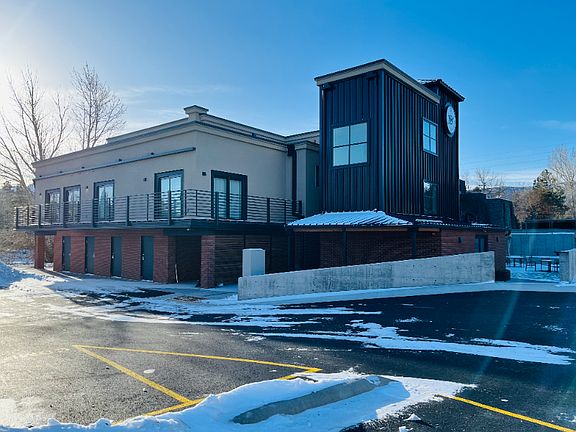2nd image of 1001 River Dr