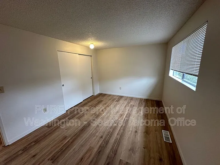1727 45th Ave SW — Photo 11