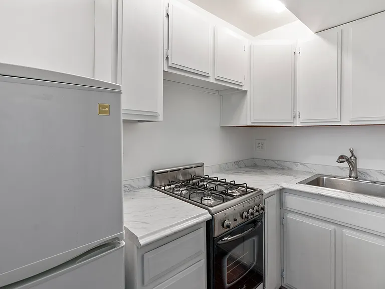 118 W 81st St #1F — Photo 5