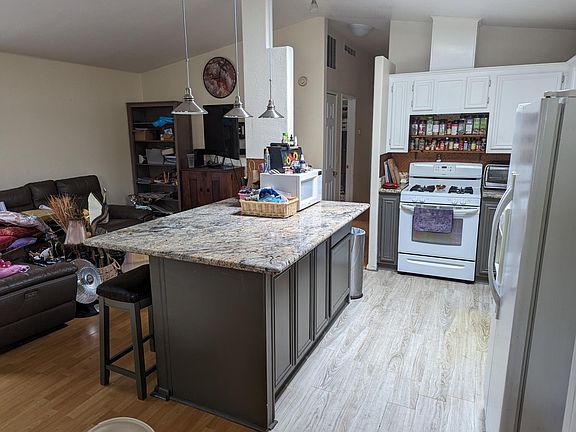 5th image of 920 Capitola Ave