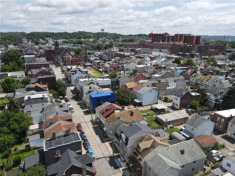 425 Pearl St — Photo 3
